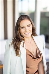 Valli Lopez, REALTOR®
